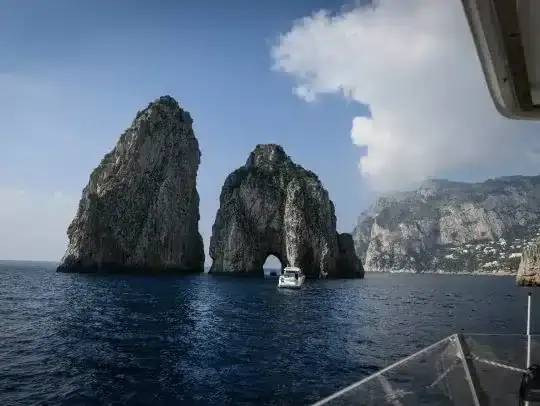 Capri Island Boat Tour: Grottos and Faraglioni